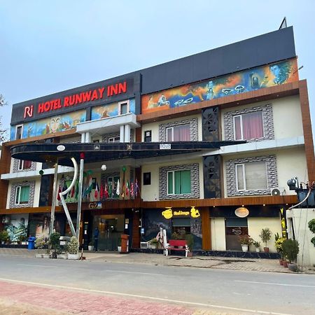 Hotel Runway Inn Pura Raghunāth エクステリア 写真