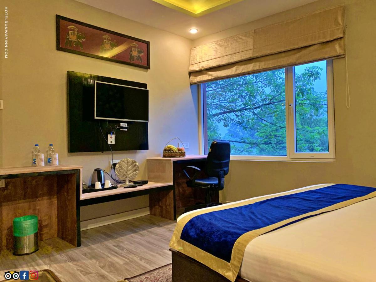 Hotel Runway Inn Pura Raghunāth エクステリア 写真
