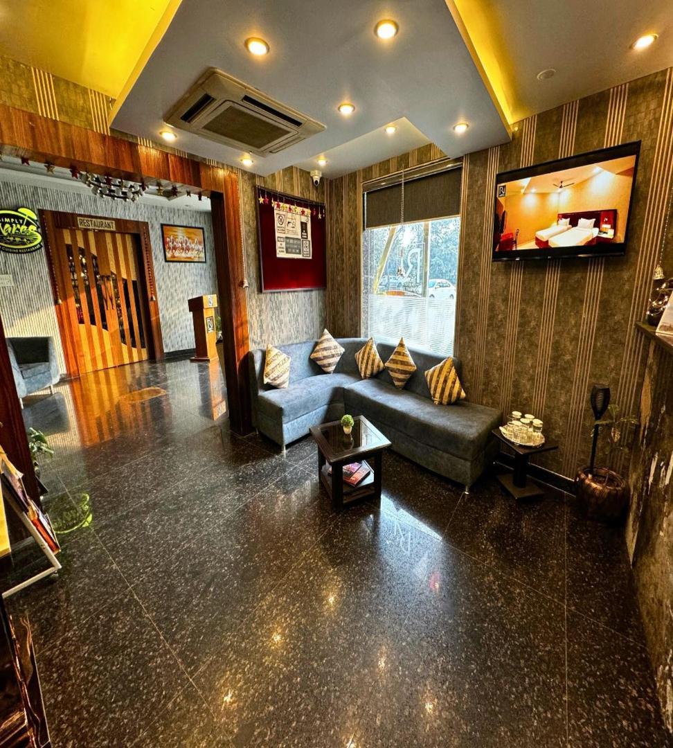 Hotel Runway Inn Pura Raghunāth エクステリア 写真