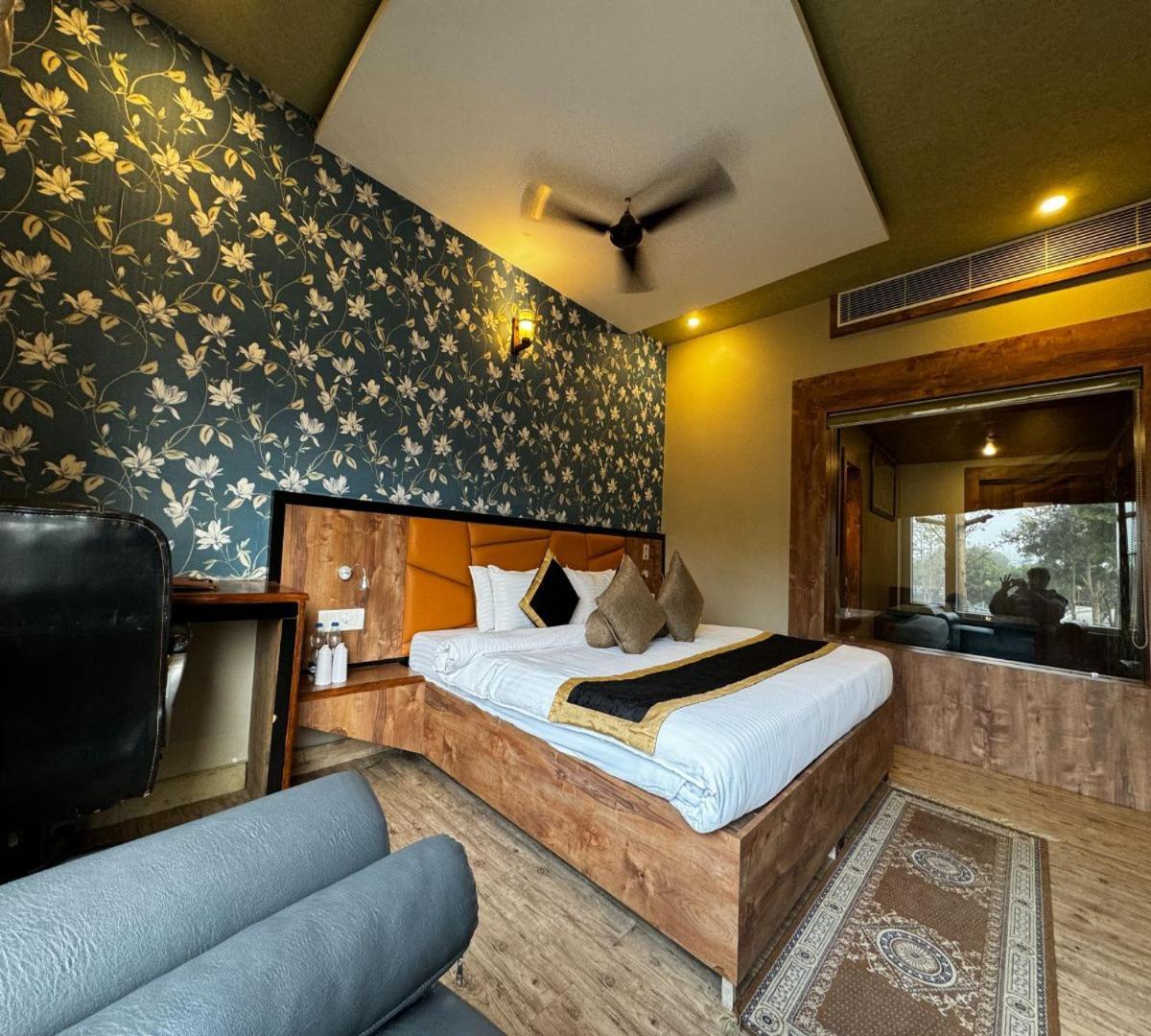 Hotel Runway Inn Pura Raghunāth エクステリア 写真