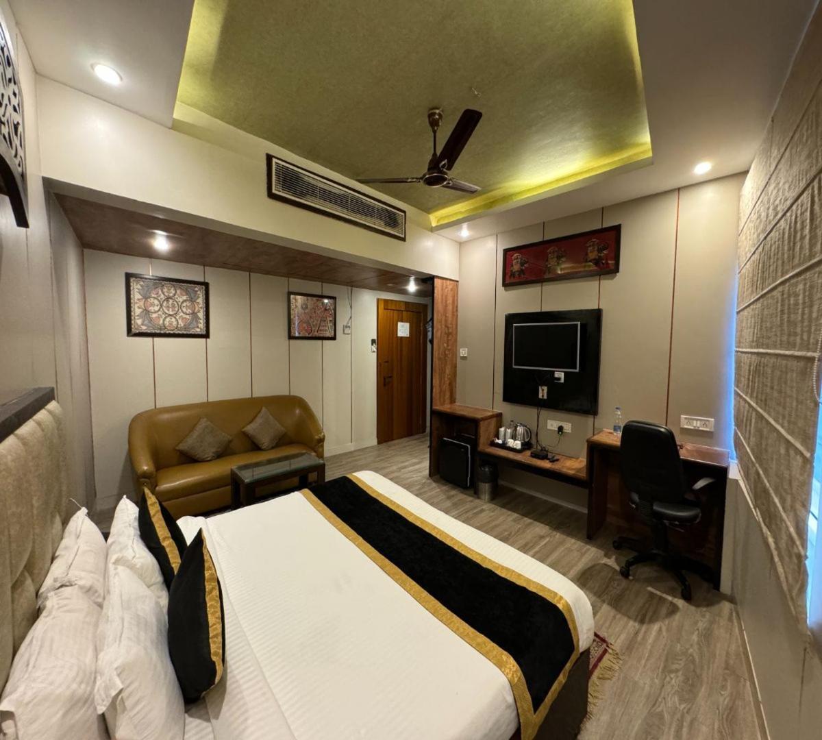 Hotel Runway Inn Pura Raghunāth エクステリア 写真