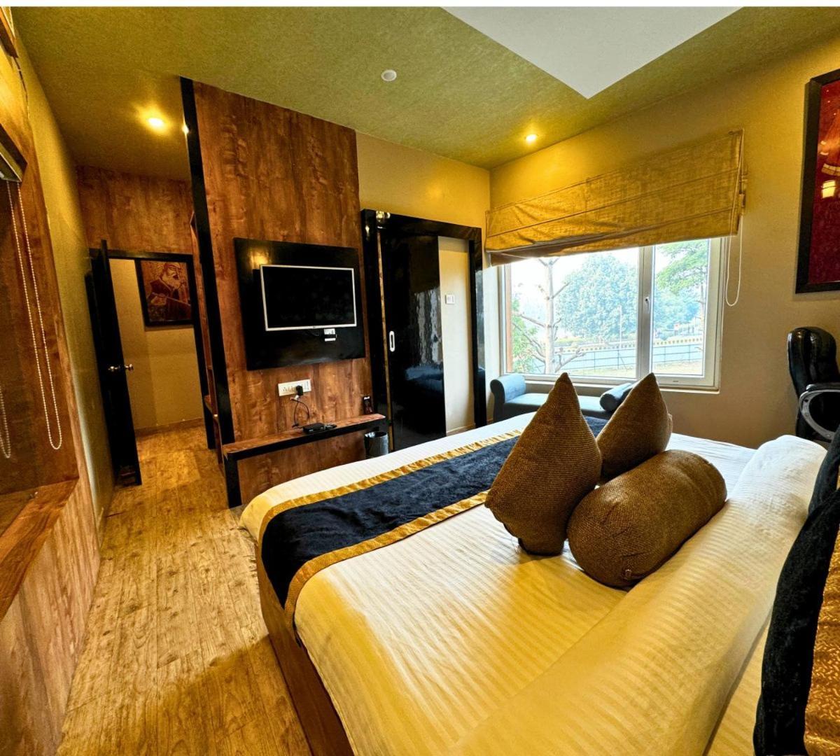 Hotel Runway Inn Pura Raghunāth エクステリア 写真