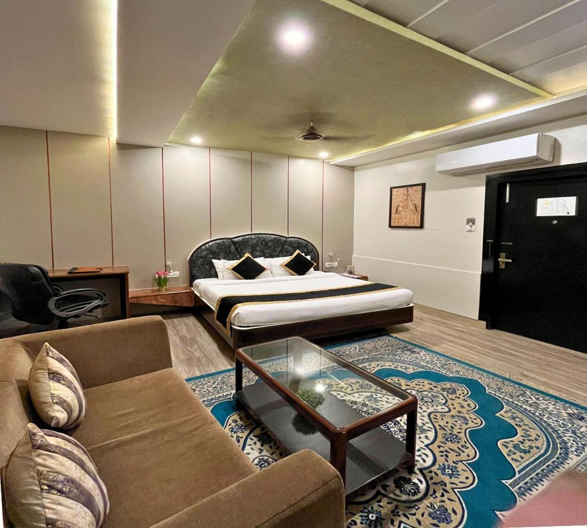 Hotel Runway Inn Pura Raghunāth エクステリア 写真