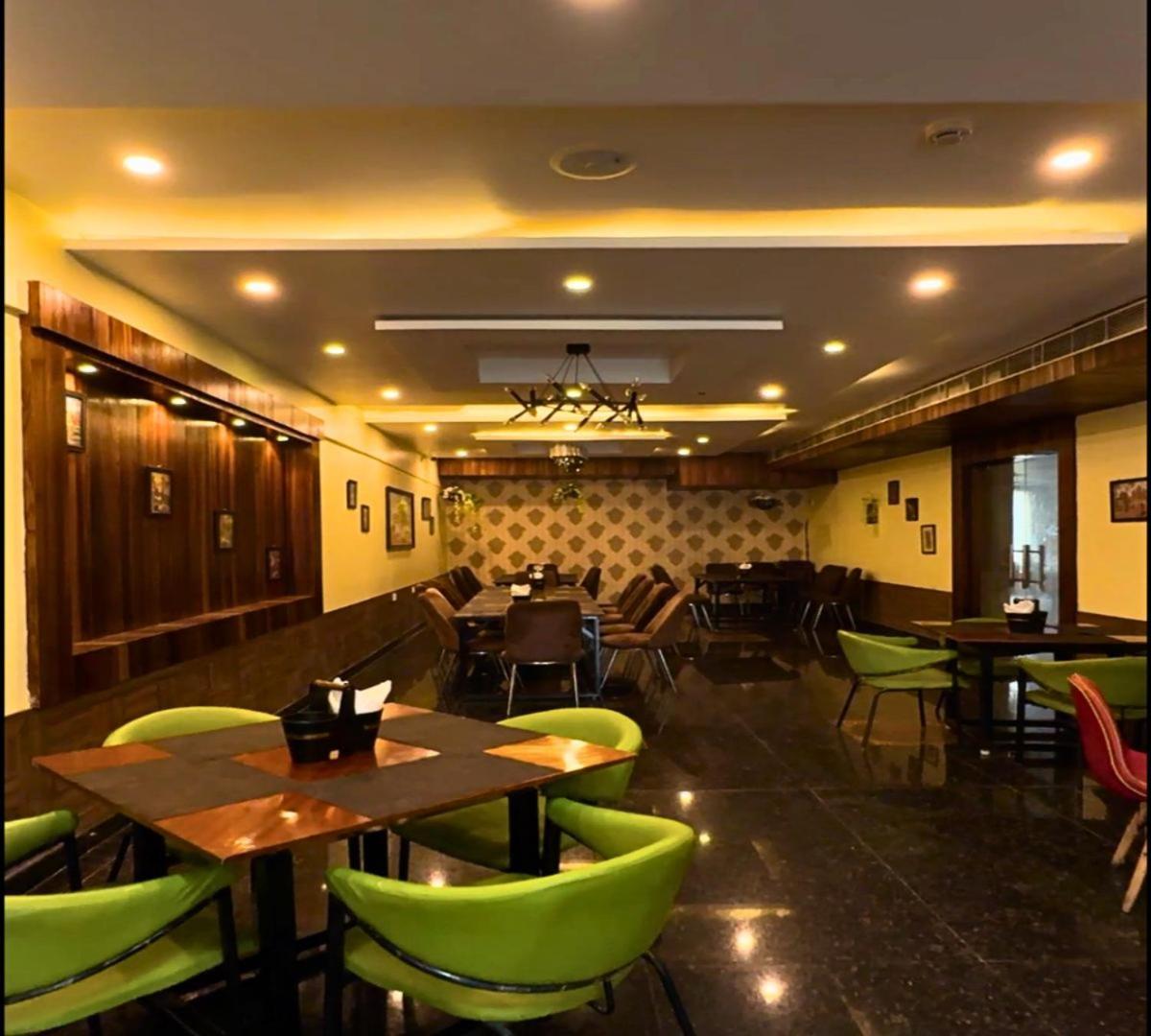 Hotel Runway Inn Pura Raghunāth エクステリア 写真