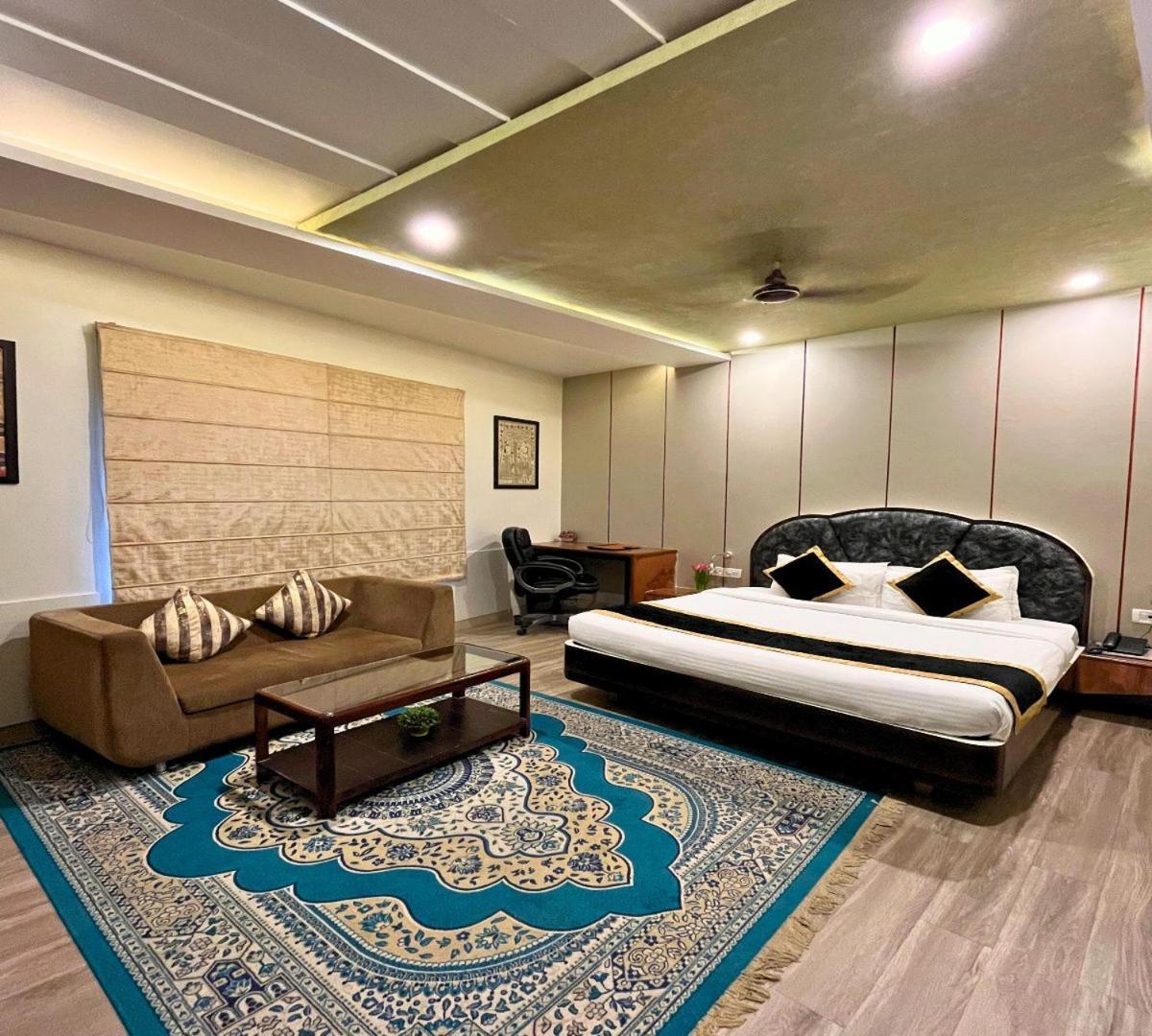 Hotel Runway Inn Pura Raghunāth エクステリア 写真
