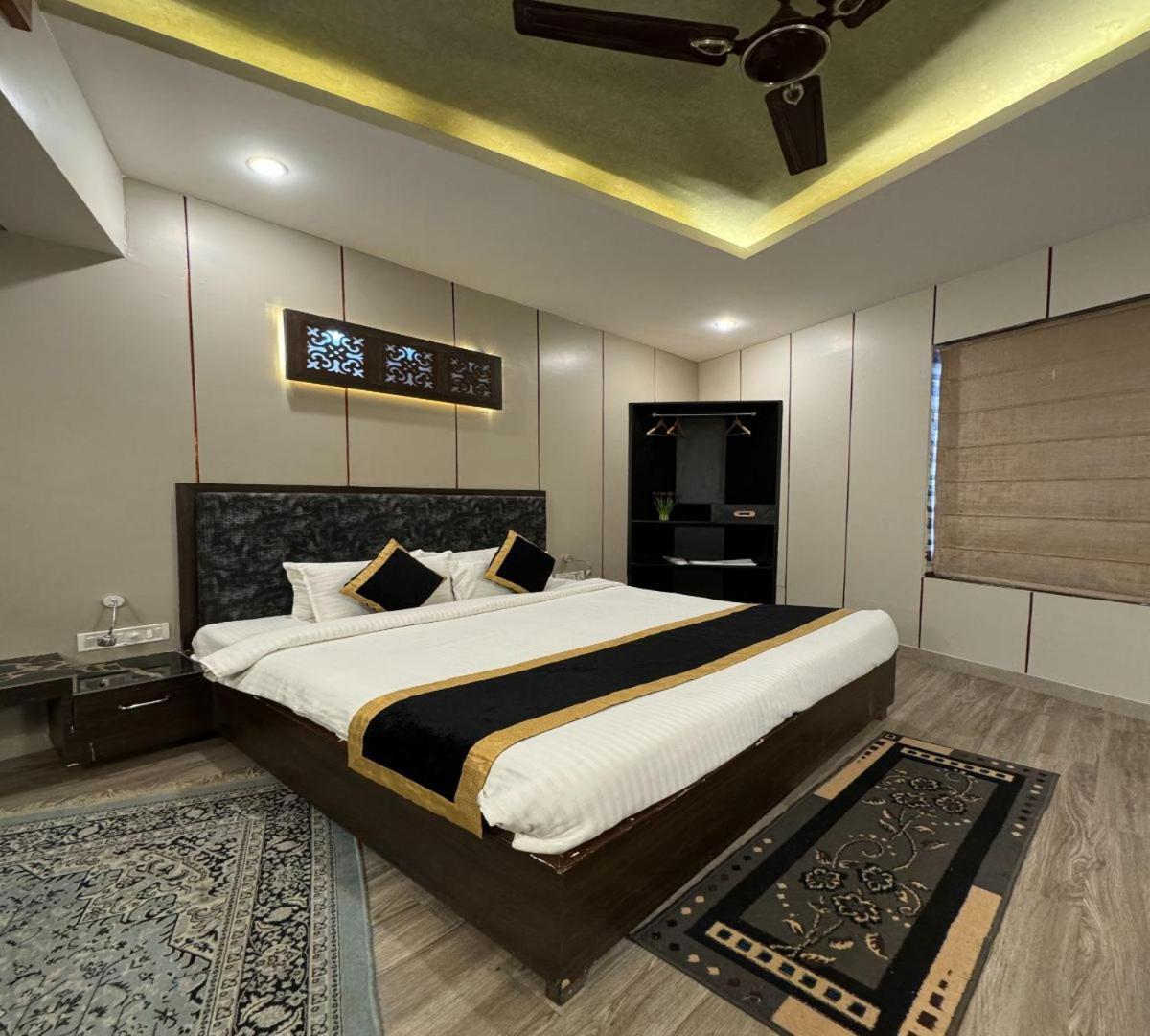 Hotel Runway Inn Pura Raghunāth エクステリア 写真