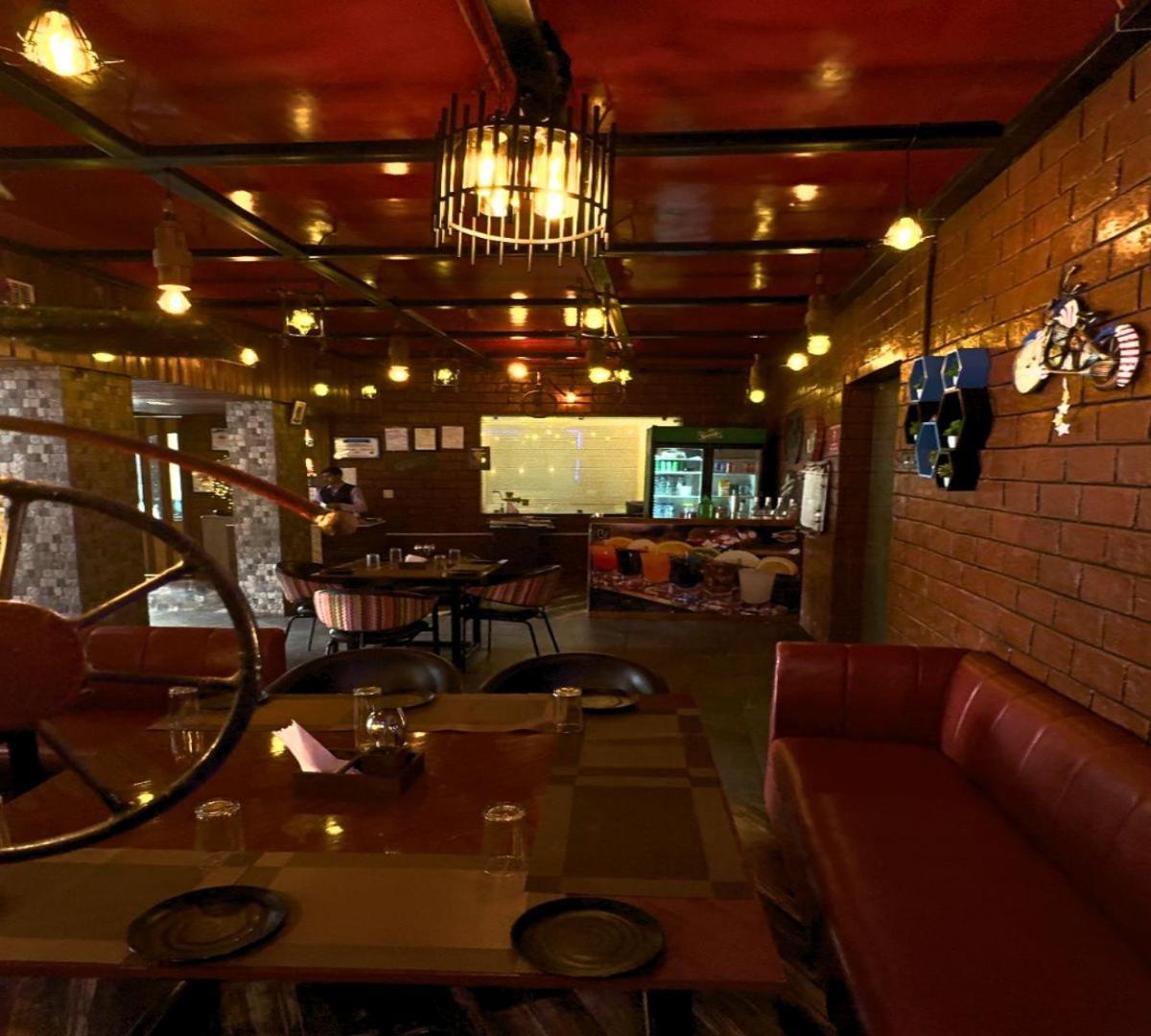 Hotel Runway Inn Pura Raghunāth エクステリア 写真