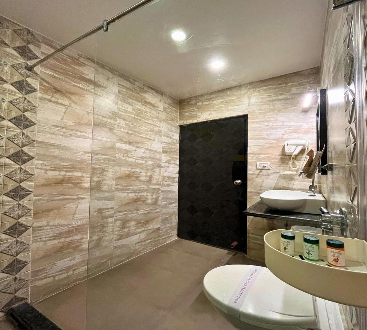Hotel Runway Inn Pura Raghunāth エクステリア 写真