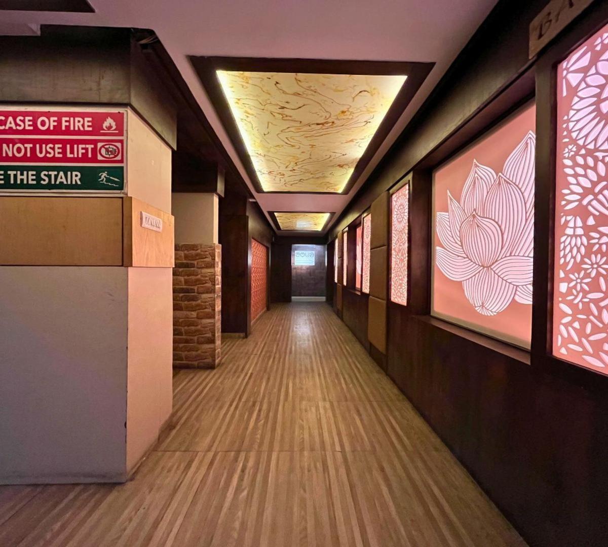Hotel Runway Inn Pura Raghunāth エクステリア 写真