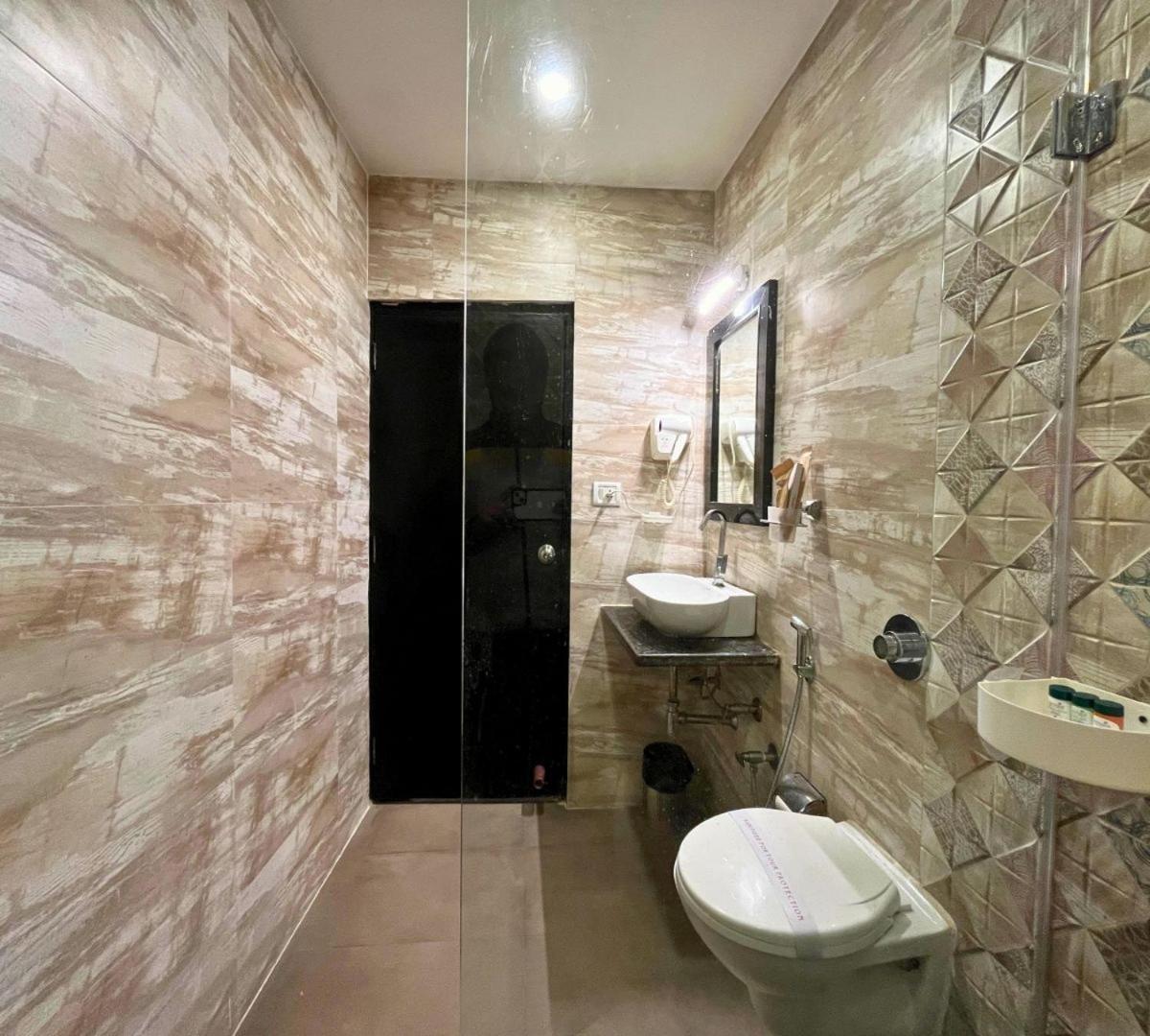 Hotel Runway Inn Pura Raghunāth エクステリア 写真