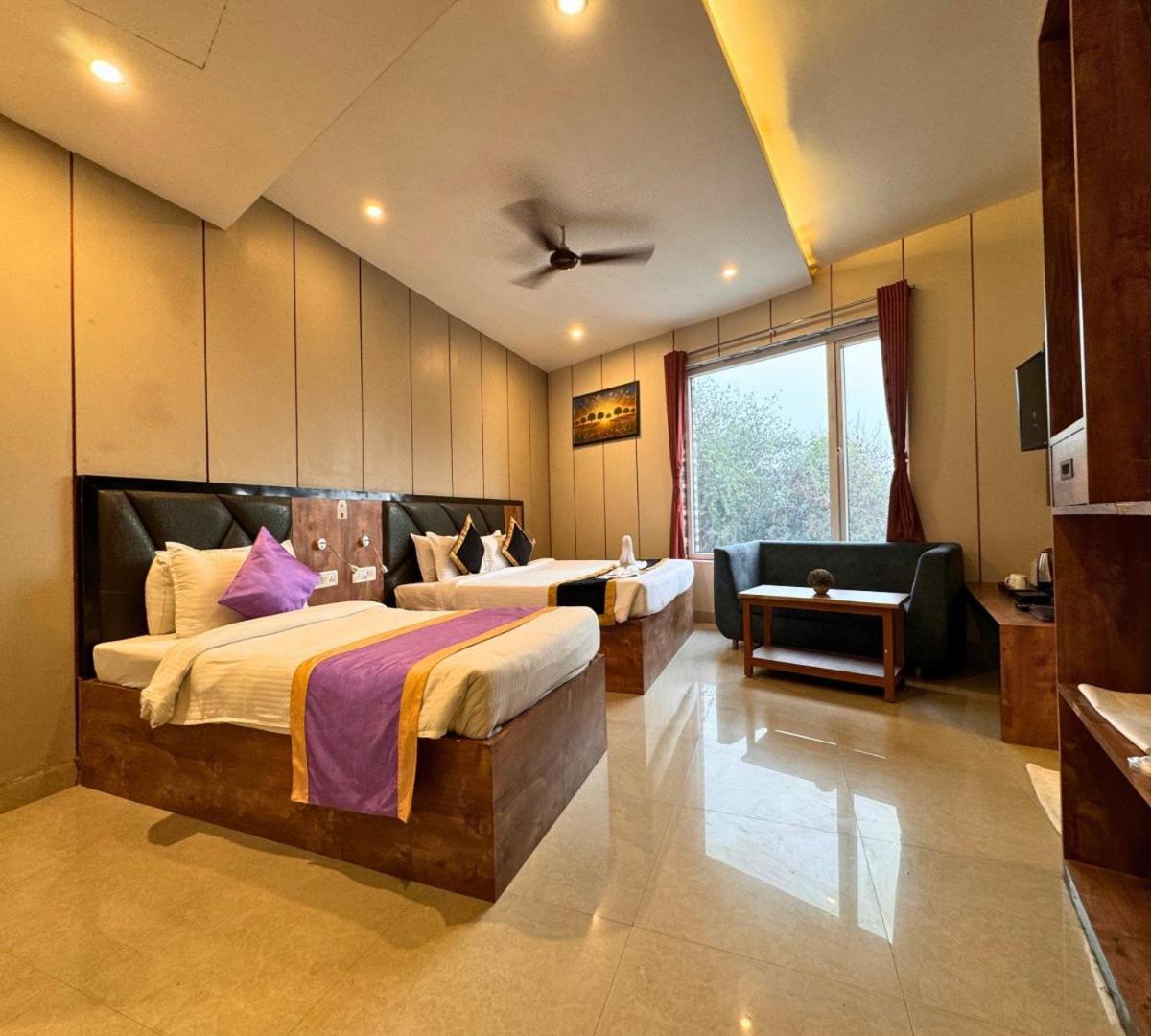 Hotel Runway Inn Pura Raghunāth エクステリア 写真