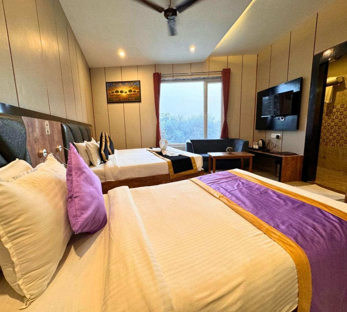 Hotel Runway Inn Pura Raghunāth エクステリア 写真