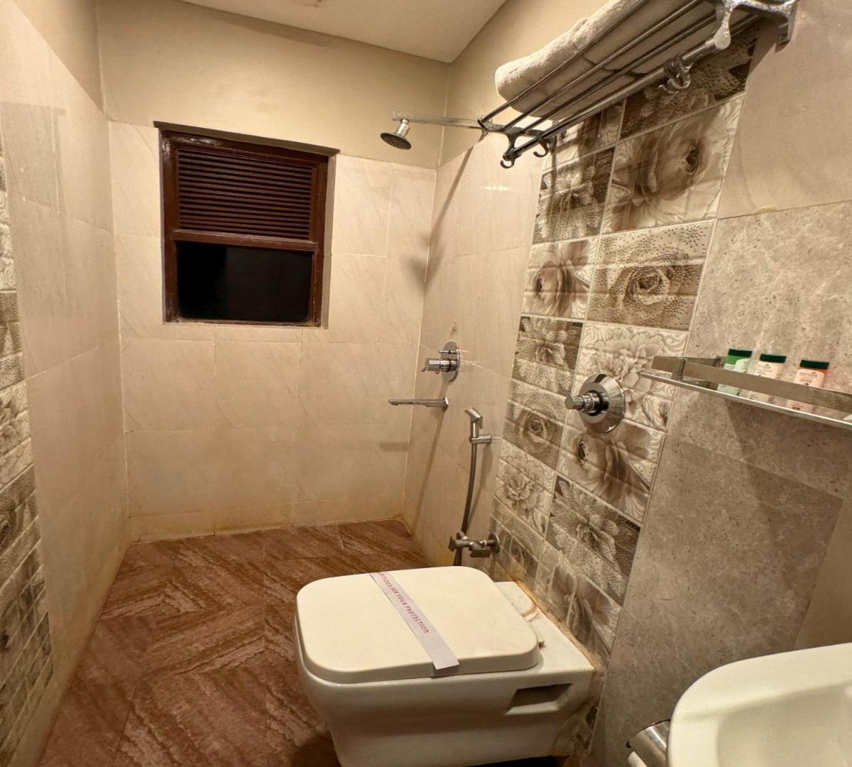 Hotel Runway Inn Pura Raghunāth エクステリア 写真