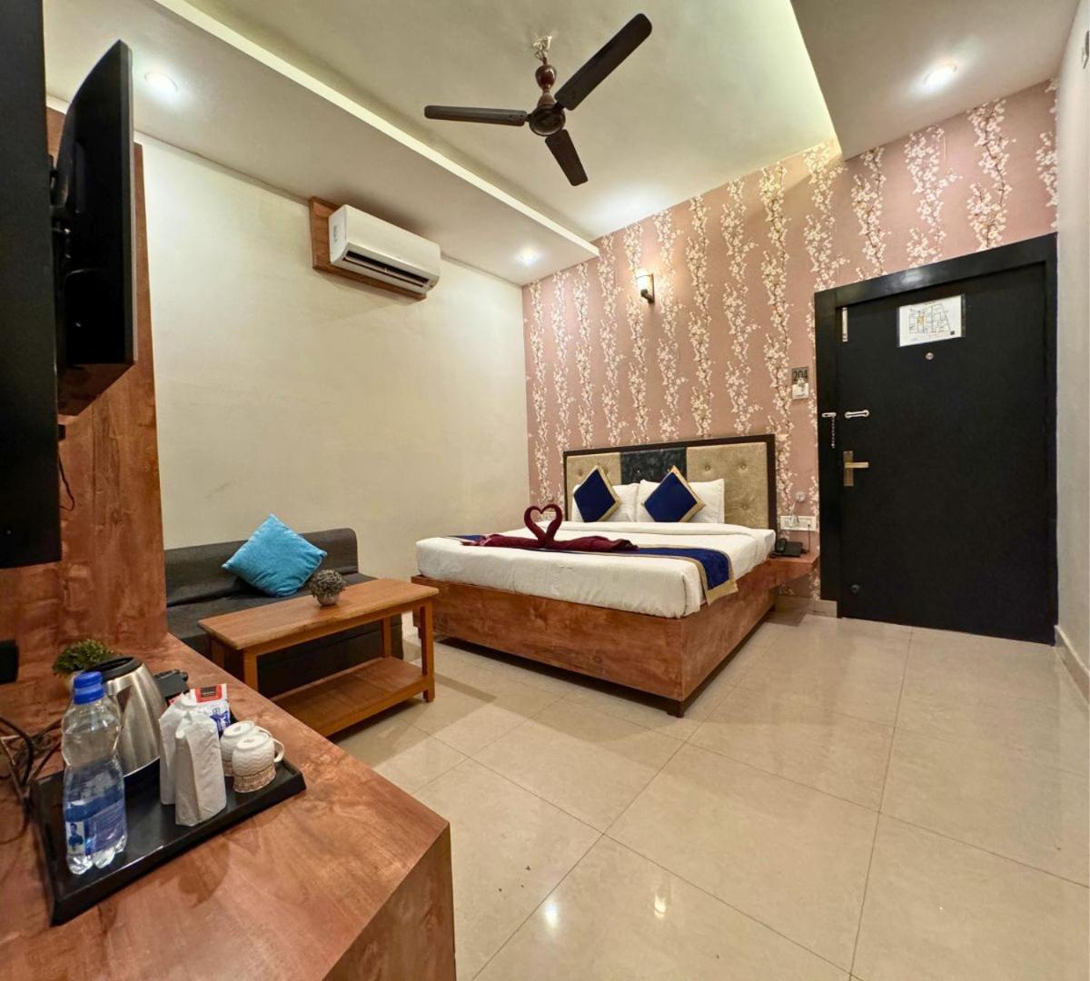 Hotel Runway Inn Pura Raghunāth エクステリア 写真