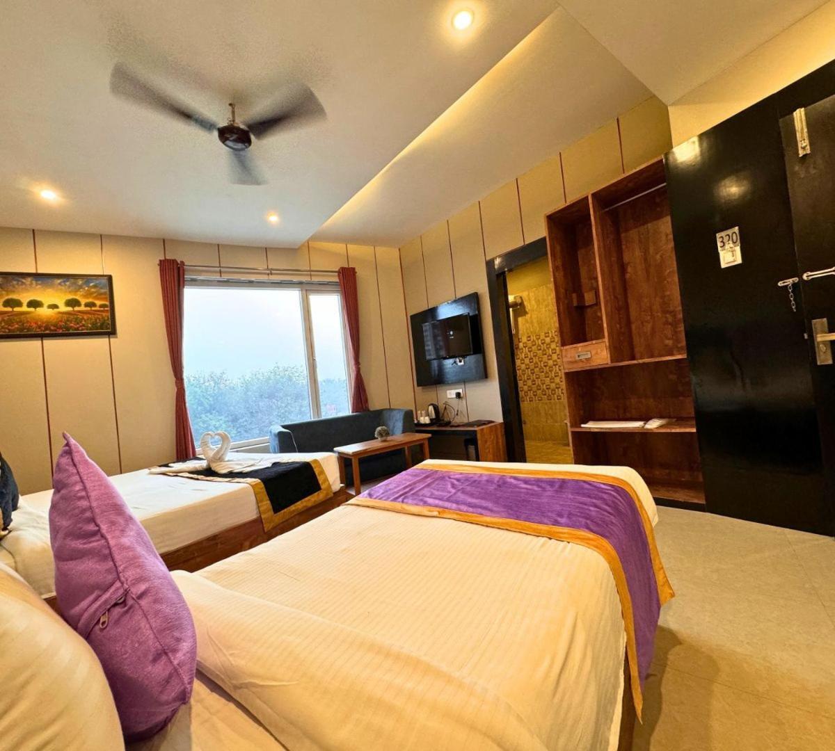 Hotel Runway Inn Pura Raghunāth エクステリア 写真